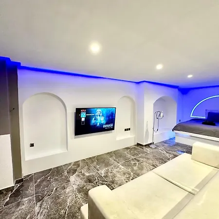 Thessvibestudios דירה